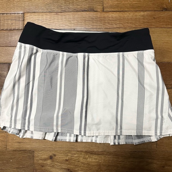 LULULEMON Pace Setter Skirt Spandex Shorts Black White Gray Vertical Stripe 6 - Picture 3 of 6